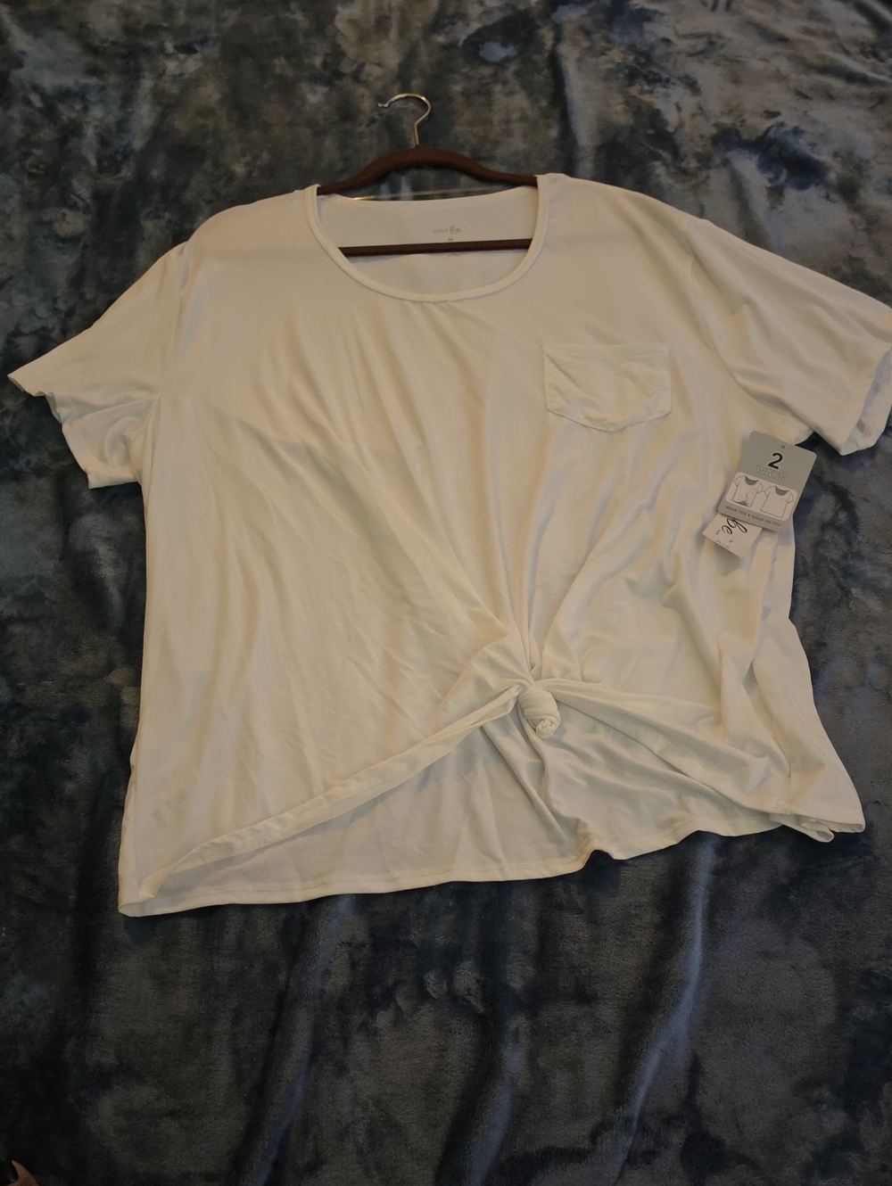 Women’s White Short-Sleeve Knot Front Tee
